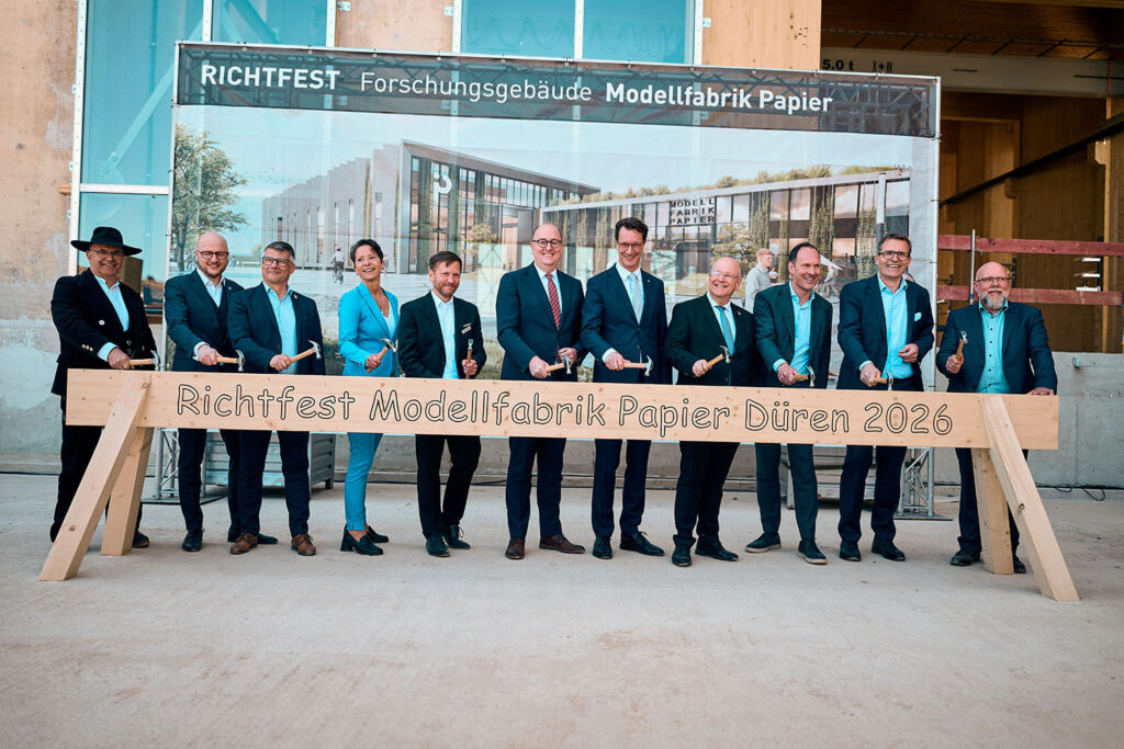 Richtfest der Modellfabrik Papier