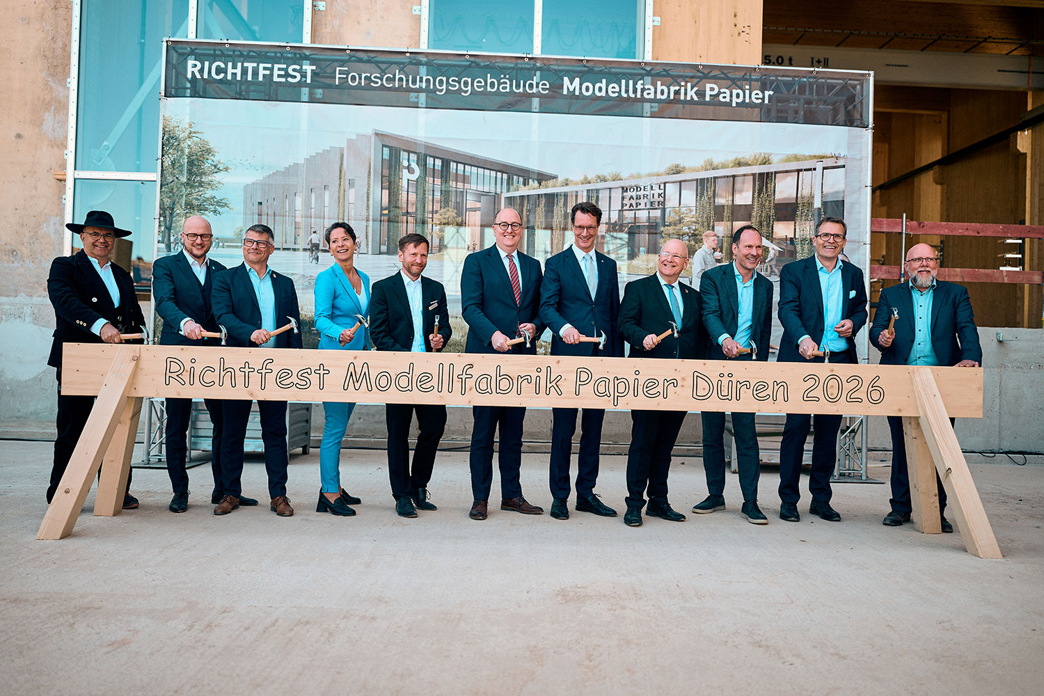 Richtfest der Modellfabrik Papier